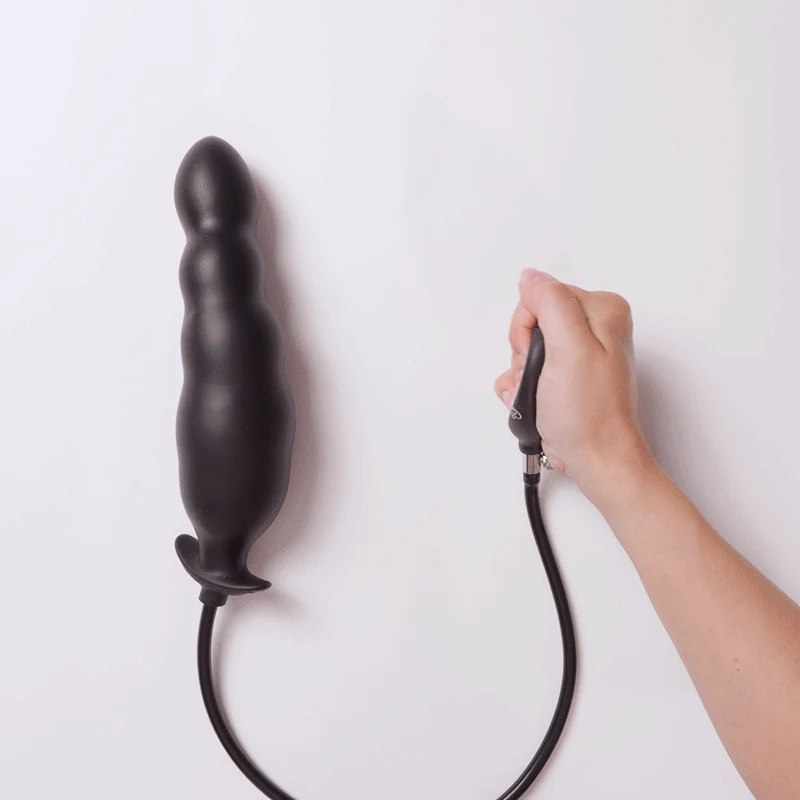 Schwarzer Analplug mit Handpumpe und steuerbarem Druckventil für anale Stimulation