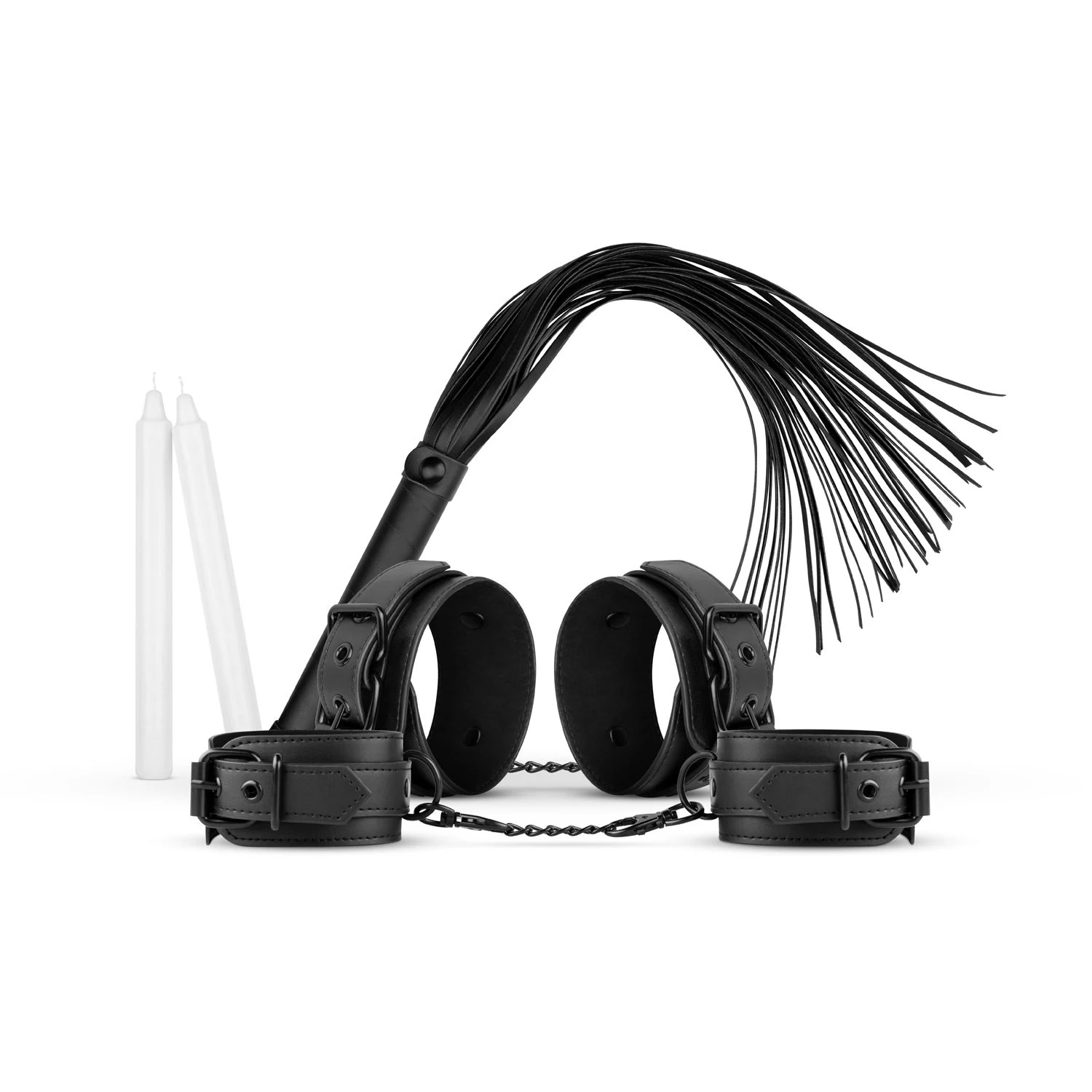 Schwarzes BDSM-Set mit Handschellen, Fußfesseln, Augenbinde, Peitsche und zwei Kerzen