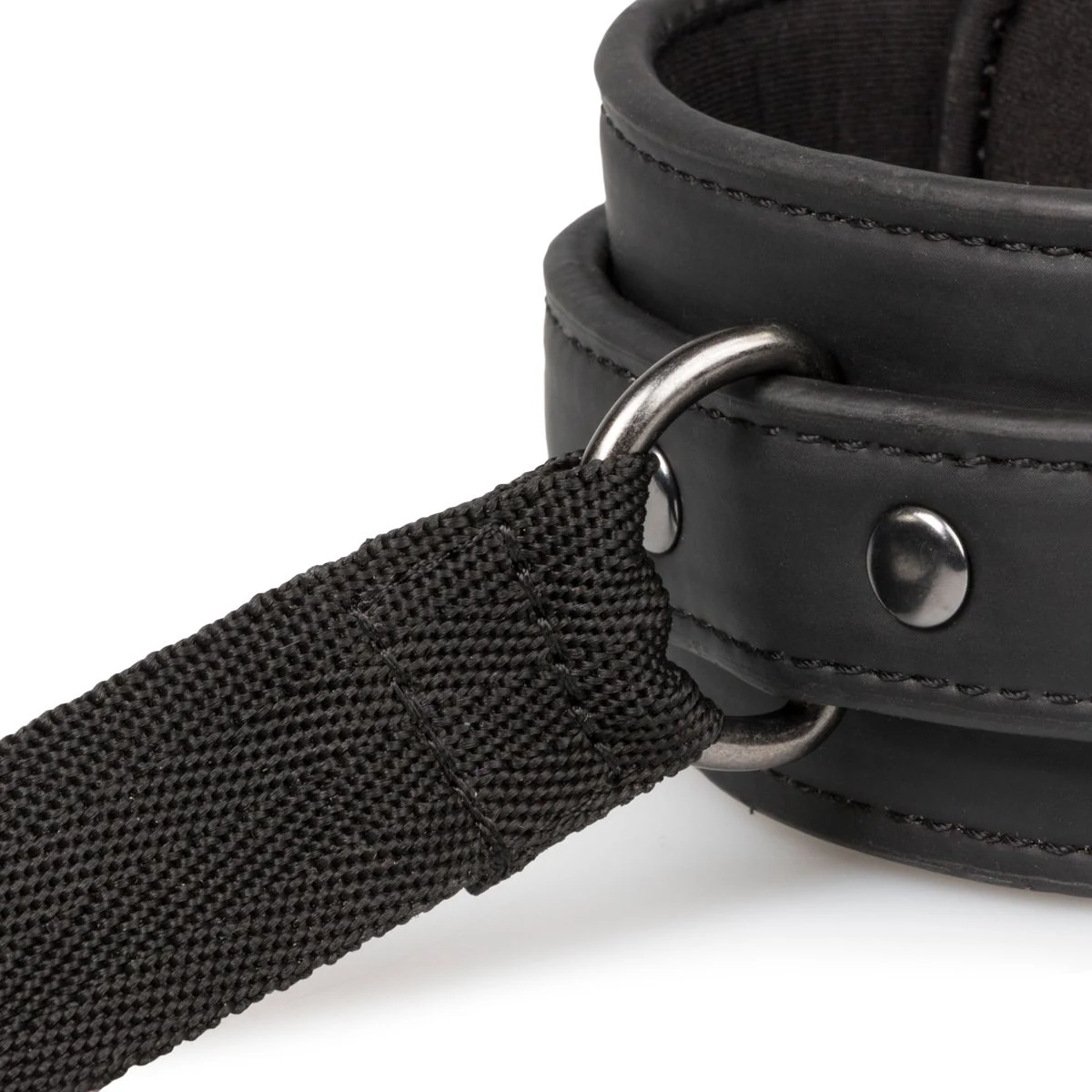 Handgelenkmanschetten mit Riemen aus dem schwarzen Bondage-Anfänger-Set