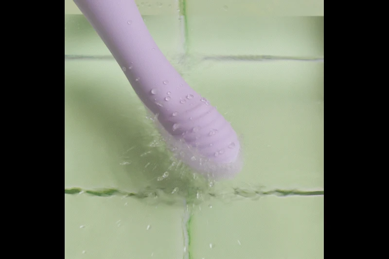 Sofi Vibrator mit gerippter Spitze und samtig-glatter Silikonoberfläche