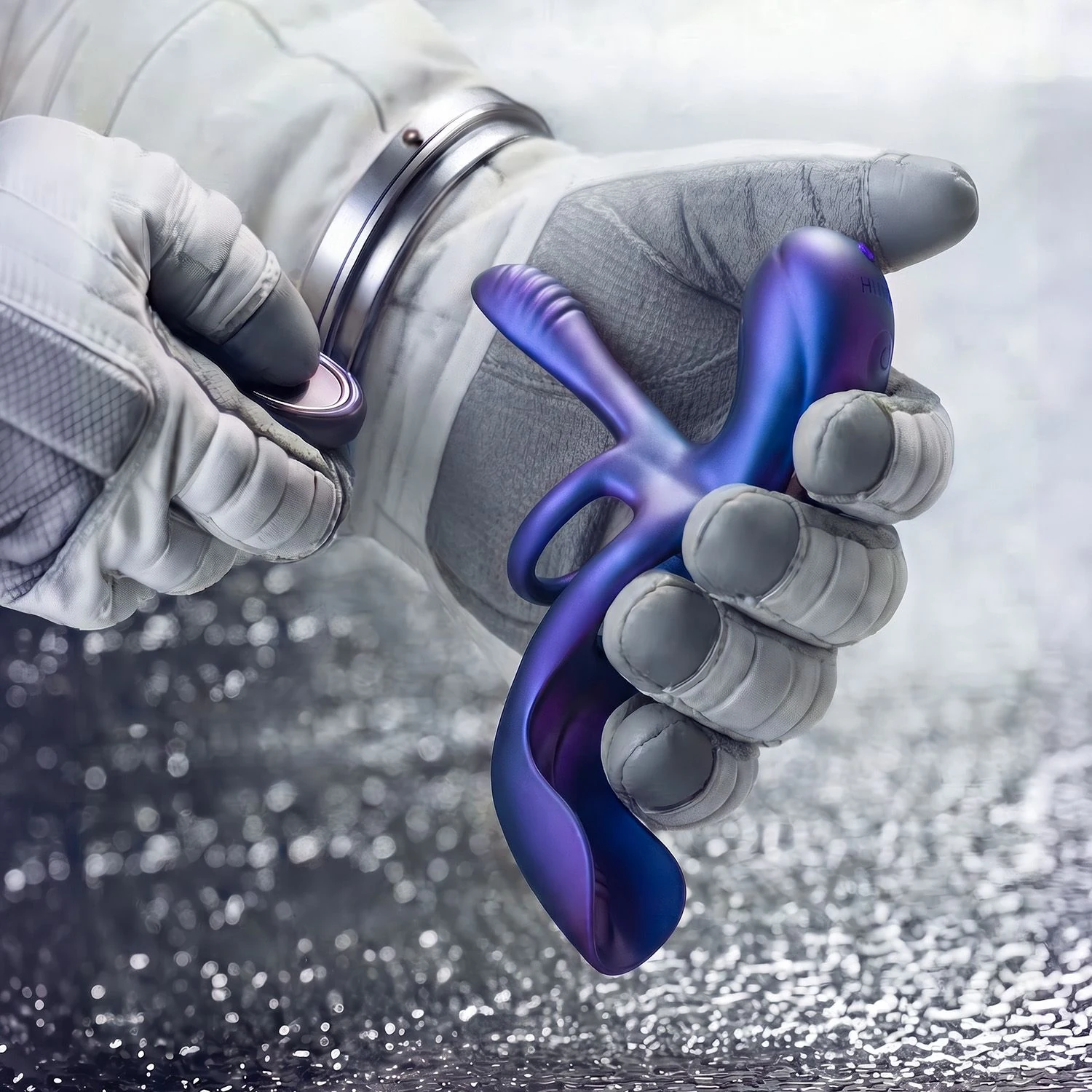 Lila Penisring mit Vibration von Hueman für intime Momente