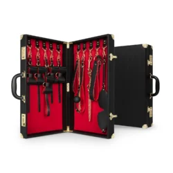 Bedroom Fantasies Bondage Koffer mit 11 Teilen aus PU-Leder in Schwarz und Rot