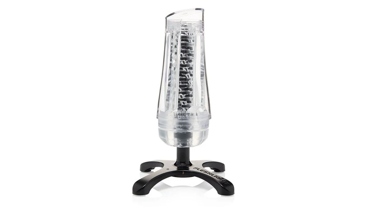 Schwarzer Fleshlight Hüllenwärmer mit USB-Kabel zum Erwärmen des Masturbators